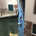 Al Teatro With Canal View Bed & Breakfast Venice