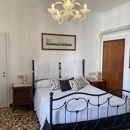 Al Teatro With Canal View B&B *
