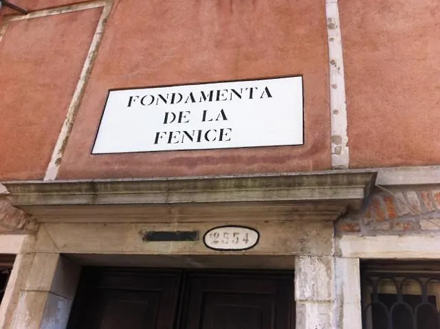 Al Teatro With Canal View Bed and breakfast 3*