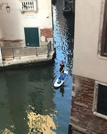 Al Teatro With Canal View Oda ve Kahvaltı Venedik