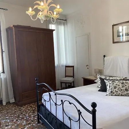 Al Teatro With Canal View Bed & Breakfast Venedig
