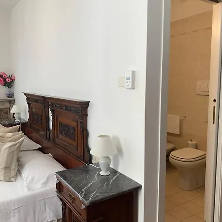 Bed & Breakfast Al Teatro With Canal View Venedig