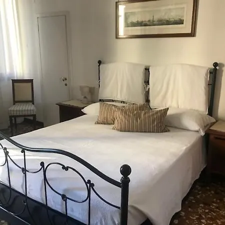 Bed & Breakfast Al Teatro With Canal View Venedig