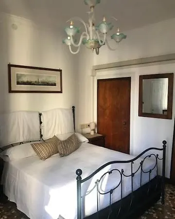 Al Teatro With Canal View 4* Venedik